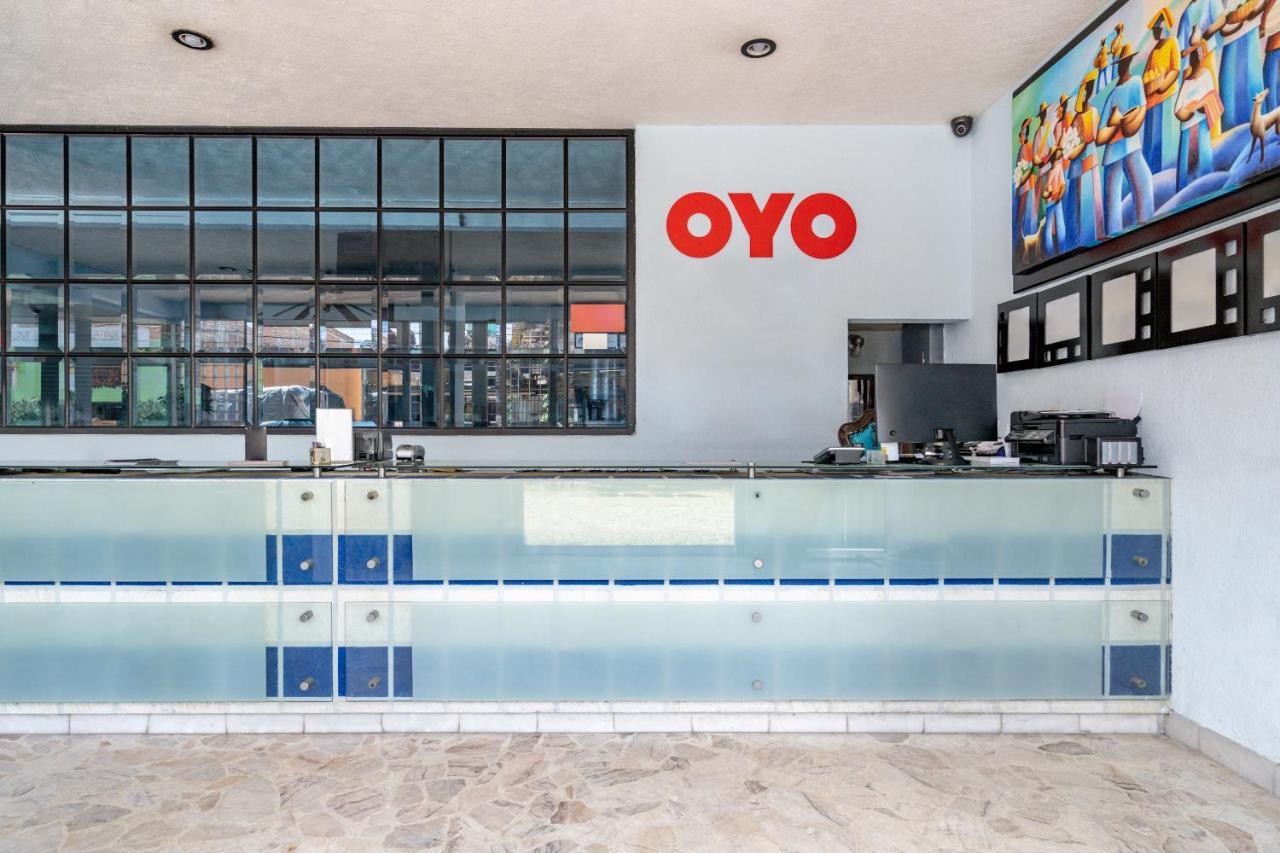 Oyo Hotel Platinium Gran Hotel,Guadalajara,Artesanias Tonala エクステリア 写真